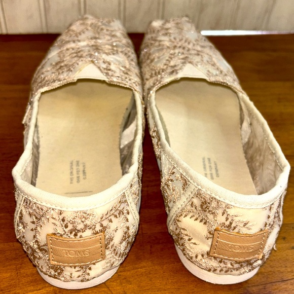Toms Womens Alpargatas Rose Gold Metallic Hibiscus Floral Lace Size 7.5 … - Picture 10 of 15